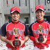 打撃賞１位の棚原吉麻と２位糸村拓（左から）